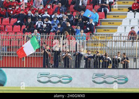 Monza, Italie.12 octobre 2021.U21 Italie supporters lors du match de football européen des moins de 21 ans de l'UEFA entre l'Italie U21 et la Suède U21 au stade U-Power, Monza, Italie le 12 octobre 2021 crédit: Independent photo Agency/Alay Live News Banque D'Images