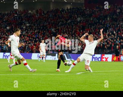 Tirana, Albanie.12 octobre 2021.Glik (Pologne) lors de la coupe du monde de la FIFA 2022 qualificatifs match de football entre l'Albanie et Polandf le 13 octobre 2021 au stade Air Albanie à Tirana, Albanie Credit: Independent photo Agency/Alay Live News Banque D'Images