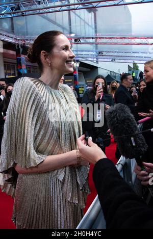 Londres, Royaume-Uni.12 octobre 2021.Londres, Angleterre, Royaume-Uni - 12 octobre 2021 : Caitriona Balfe participe à la première européenne de Belfast, 65e BFI London film Festival au Royal Festival Hall crédit : SOPA Images Limited/Alay Live News Banque D'Images