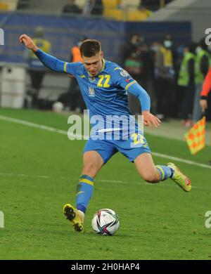 Lviv, Ukraine, 12 octobre 2021.Mykola Matviyenko (22) d'Ukraine est vu pendant la coupe du monde de la FIFA Qatar qualification 2022 du groupe D de football entre l'Ukraine contre la Bosnie-Herzégovine à l'arène Lviv à Lviv, Ukraine. Banque D'Images