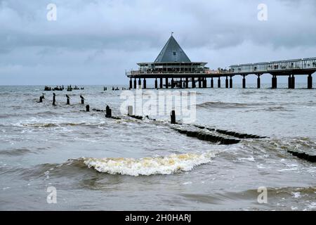 Climat d'humeur, jetée de Heringsdorf, île d'Usedom, Mecklembourg-Poméranie occidentale, Allemagne Banque D'Images