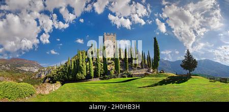 Château médiéval ruines Castello di Arco, Arco, Valle de Sarco, Lac de Garde Nord, trente,Trentin-Haut-Adige, Italie Banque D'Images