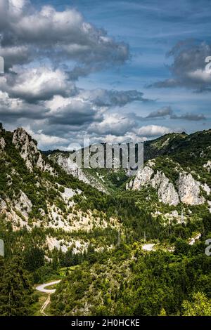 Montagnes autour d'Ulvac, Réserve naturelle spéciale d'Uvac, Serbie Banque D'Images