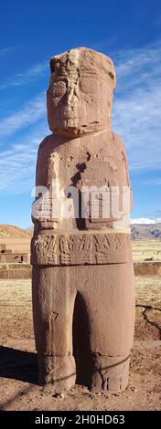 Fraile monolithe ou monolithe de la période pré-inca dans les ruines de Tiwanaku, également Tiahuanaco, site du patrimoine mondial de l'UNESCO, département de la Paz Banque D'Images