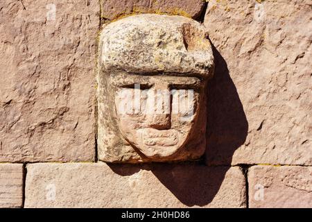 Chef de secours dans la cour encastrée, ruines de Tiwanaku, également Tiahuanaco, site du patrimoine mondial de l'UNESCO, département de la Paz, Bolivie Banque D'Images