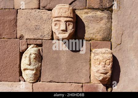 Chef de secours dans la cour encastrée, ruines de Tiwanaku, également Tiahuanaco, site du patrimoine mondial de l'UNESCO, département de la Paz, Bolivie Banque D'Images