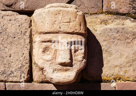 Chef de secours dans la cour encastrée, ruines de Tiwanaku, également Tiahuanaco, site du patrimoine mondial de l'UNESCO, département de la Paz, Bolivie Banque D'Images
