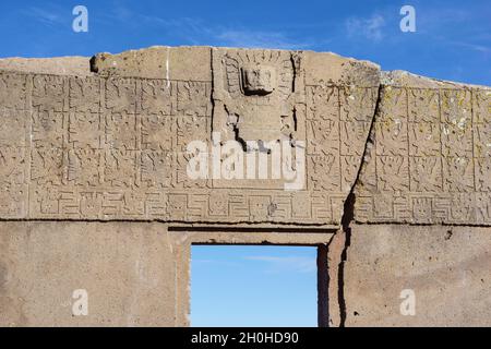 Porte du soleil, ruines de Tiwanaku, également Tiahuanaco de la période pré-inca, site du patrimoine mondial de l'UNESCO, département de la Paz, Bolivie Banque D'Images