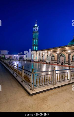 Grande mosquée Azno Mina la nuit, Kandahar, Afghanistan Banque D'Images