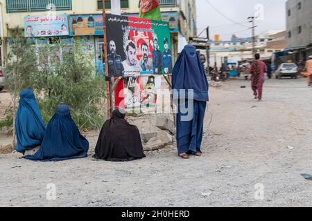 Une femme mendiant dans les rues de Kandahar, en Afghanistan Banque D'Images