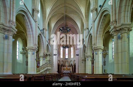 Intérieur, Église Saint Pierre en Brocéliande de Bedee, Bedee, Ille-et-Vilaine, France Banque D'Images