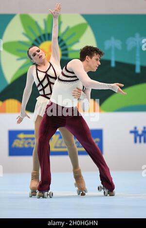 ANA LUISA MONTEIRO WALGODE - PEDRO MONTEIRO WALGODE, Portugal, en couple de danse senior - danse libre aux Championnats du monde de patinage artistique 2021 à l'arène Polideportivo SND, le 09 octobre 2021 à Asuncin, Paraguay.Credit: Raniero Corbelletti/AFLO/Alay Live News Banque D'Images