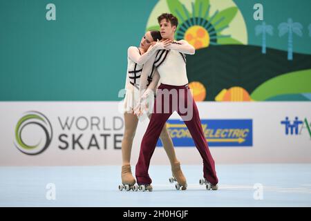 ANA LUISA MONTEIRO WALGODE - PEDRO MONTEIRO WALGODE, Portugal, en couple de danse senior - danse libre aux Championnats du monde de patinage artistique 2021 à l'arène Polideportivo SND, le 09 octobre 2021 à Asuncin, Paraguay.Credit: Raniero Corbelletti/AFLO/Alay Live News Banque D'Images