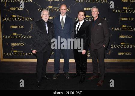 New York, États-Unis.12 octobre 2021.(G-D) Brian Cox, Jesse Armstrong, Kieran Culkin et Alan Ruck assistent à la première saison 3 de la « concession » d'HBO au Musée américain d'histoire naturelle de New York, NY, le 12 octobre 2021.(Photo par Anthony Behar/Sipa USA) crédit: SIPA USA/Alay Live News Banque D'Images