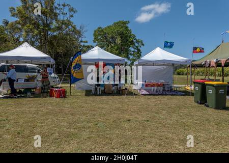 Eungella, Queensland, Australie - octobre 2021 : affichage d'une tente d'information publique avec des informations lors d'une foire de campagne Banque D'Images