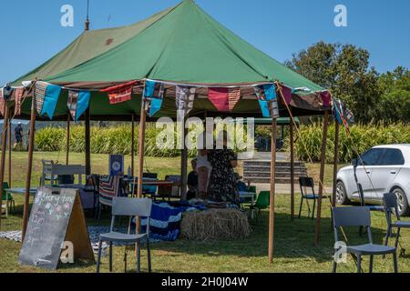 Eungella, Queensland, Australie - octobre 2021 : une tente d'histoire pour les enfants lors d'une foire de village de campagne Banque D'Images