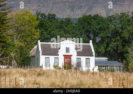 La ferme de style hollandais Nova Constantia, située dans la vallée de Constantia, au Cap, en Afrique du Sud. Banque D'Images