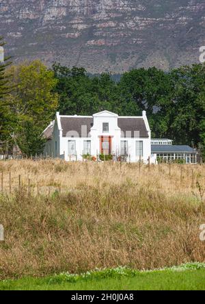 La ferme de style hollandais Nova Constantia, située dans la vallée de Constantia, au Cap, en Afrique du Sud. Banque D'Images