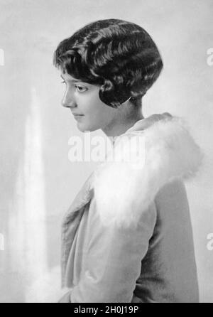 Portrait d'une jeune femme de 1928.[traduction automatique] Banque D'Images