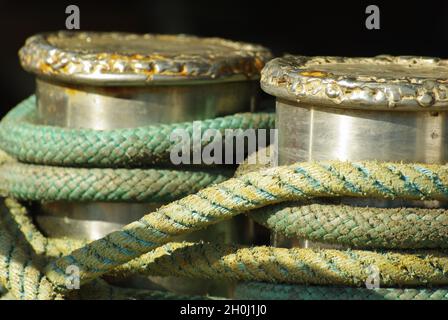 En premier plan amarrer les cordes pour les petits bateaux. Banque D'Images