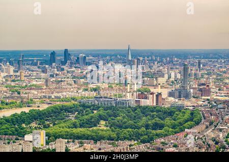 LONDRES, Royaume-Uni - 1ER JUILLET 2015 : vue aérienne de la ville depuis un hélicoptère Banque D'Images