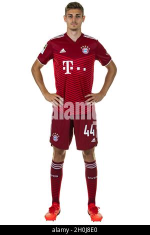 Munich, Allemagne.13 octobre 2021.Josip STANISIC (FC Bayern Munich), image unique, découpe, prise de vue du corps entier, figure entière.USAGE ÉDITORIAL UNIQUEMENT !À DES FINS ÉDITORIALES UNIQUEMENT !Équipe FC Bayern Munich.Football 1.Bundesliga, saison 2021/2022 crédit: Peter Schreiber/FC Bayern Munich via Sven Simon Fotoagentur GmbH & Co. Pressefoto KG # Prinzess-Luise-Str.41 # 45479 M uelheim/R uhr # Tél0208/9413250 # Fax.0208/9413260 # GLS Banque # BLZ 430 609 67 # compte 4030 025 100 # IBAN DE75 4306 0967 4030 0251 00 # BIC GENODEM1GLS # www.svensimon.net./dpa/Alamy Live News Banque D'Images