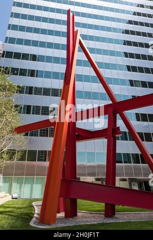 LOS ANGELES, CALIFORNIE, États-Unis - JUILLET 28 : Shoshone (1981) par Mark DiSuvero à Los Angeles, Californie, le 28 juillet 2011 Banque D'Images