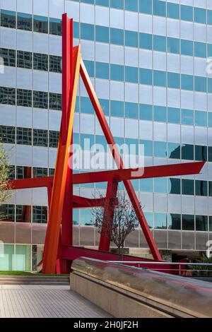 LOS ANGELES, CALIFORNIE, États-Unis - JUILLET 28 : Shoshone (1981) par Mark DiSuvero à Los Angeles, Californie, le 28 juillet 2011 Banque D'Images