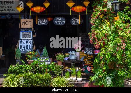 Le magasin local et le restaurant mot savent pour leur thé spécial. Banque D'Images