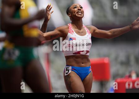 Jasmine CamachoQuinn en course et en remportant la finale des 100