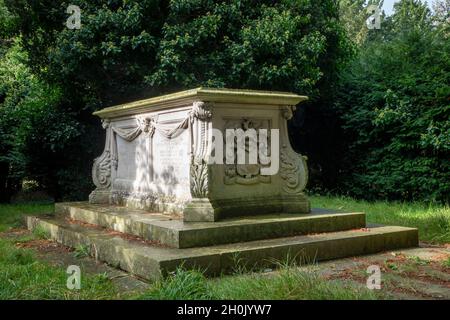 Tombeau de Sir William Cuthbert Quilter, église Sainte-Marie-la-Vierge, Bawdsey, Suffolk, Anglia de l'est Banque D'Images