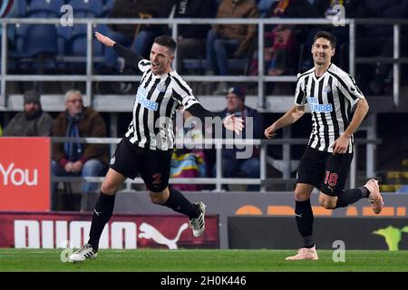 Ciaran Clark, de Newcastle United, célèbre le deuxième but du match de son côté Banque D'Images