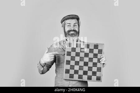 Grand-maître joueur expérimenté.Profitez d'un tournoi.Concept de stratégie de jeu.Leçon d'échecs.Développement cognitif.Concours d'échecs.Jeu de société.Barbu Banque D'Images