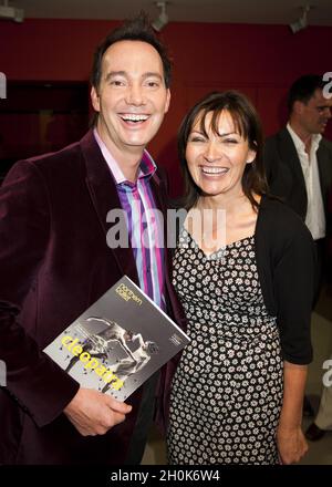 Craig Revel Horwood et Lorraine Kelly assistent à la soirée d'ouverture de Cleopatra du Northern Ballet à Sadler's Wells, Londres, le 17 mai 2011. Banque D'Images