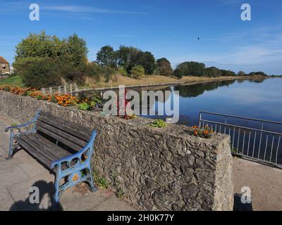 Sheerness, Kent, Royaume-Uni.13 octobre 2021.Météo au Royaume-Uni : une matinée ensoleillée avec vue sur le canal de Sheerness, Kent.Crédit : James Bell/Alay Live News Banque D'Images