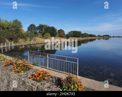 Sheerness, Kent, Royaume-Uni.13 octobre 2021.Météo au Royaume-Uni : une matinée ensoleillée avec vue sur le canal de Sheerness, Kent.Crédit : James Bell/Alay Live News Banque D'Images