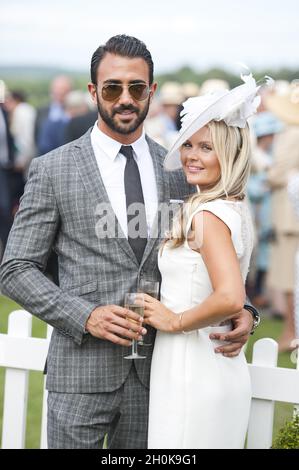 Racegoers au glorieux Goodwood 2012, Hippodrome de Goodwood, Chichester. Banque D'Images