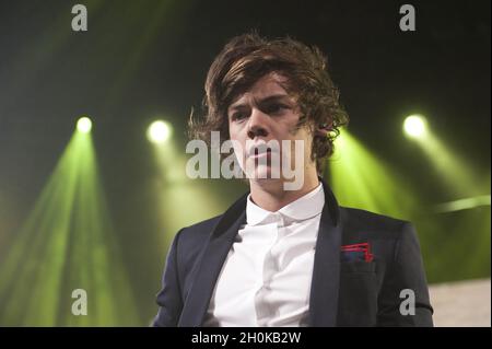 Harry Styles of One Direction se produit au Roundhouse dans le centre de Londres, dans le cadre du festival iTunes 2012. Banque D'Images