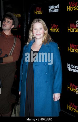 Joanna page arrive au spectacle du 5e anniversaire de Warhorse au National Theatre - Londres Banque D'Images