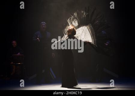 EVA Yerbabuena exécute !AY!Sur scène, dans le cadre du Flamenco Festival de Londres à Sadlers Wells Banque D'Images