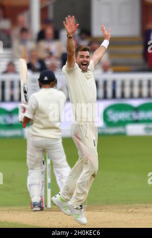 James Anderson, un Anglais, appelle à la porte de l'Inde Mohammed Shami Banque D'Images