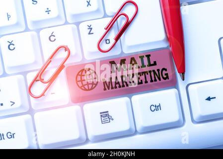 Affiche affichant le marketing du courrier.Mot pour acte de l'envoi d'un message commercial diffusion sens dactylographie produit Ingrédients, Résumé Présentation améliorée Banque D'Images