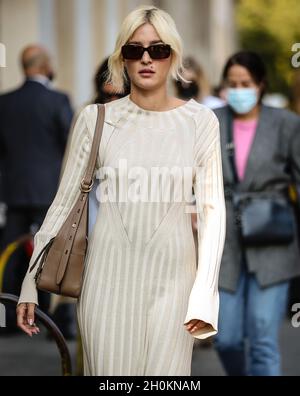 MILAN, Italie - septembre 24 2021 : Eleonora Carisi dans la rue de Milan. Banque D'Images