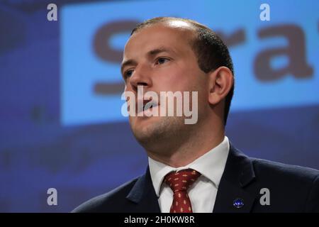 Bruxelles, Belgique.13 octobre 2021.Conférence de presse du Commissaire européen Virgijus SINKEVICIUS sur la nouvelle stratégie arctique à Bruxelles, Belgique, le 13 octobre 2021.Crédit: ALEXANDROS MICHAILIDIS/Alamy Live News Banque D'Images