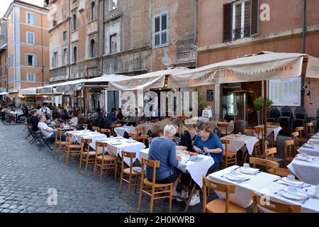 Italie, Rome, Ghetto juif, via del Portico d'Ottavia Banque D'Images