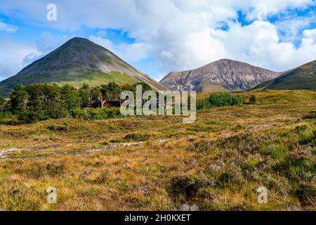 Glamanig et Beinn Dearg Mhor sommets des montagnes Red Cuillin sur l'île de Skye, Hébrides intérieures, Écosse Banque D'Images