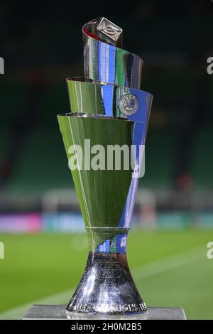 Milan, Italie, le 10 octobre 2021.Trophée en photo avant le match final de l'UEFA Nations League au Stadio Giuseppe Meazza, Milan.Le crédit photo devrait se lire: Jonathan Moscrop / Sportimage Banque D'Images