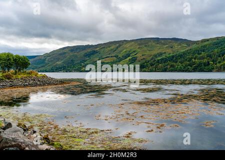 Nuages orageux au-dessus du Loch Duich dans les Highlands de l'ouest de l'Écosse, au Royaume-Uni Banque D'Images