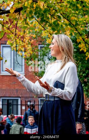 La Haye, Niederlande.13 octobre 2021.La reine Maxima des pays-Bas visite l'un des participants au plus grand concours de musique en classe aux pays-Bas à l'école Queen Beatrix de la Haye, le 13 octobre 2021.Credit: Patrick van Katwijk//dpa/Alay Live News Banque D'Images