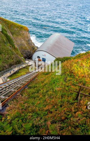 Funiculaire menant à la station Lizard RNLI Lifeboat au pied des falaises sur le Lizard dans le sud-ouest de Cornwall Angleterre Banque D'Images